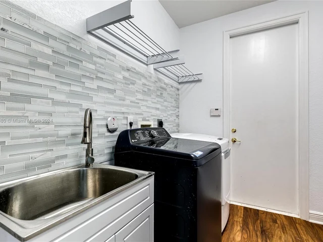 15036 SW 39th St, Davie FL 33331