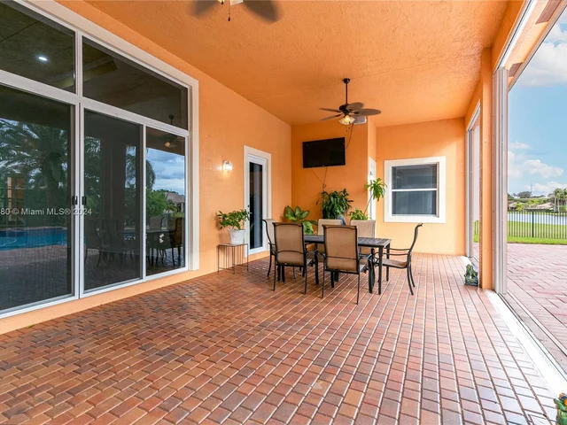 15036 SW 39th St, Davie FL 33331