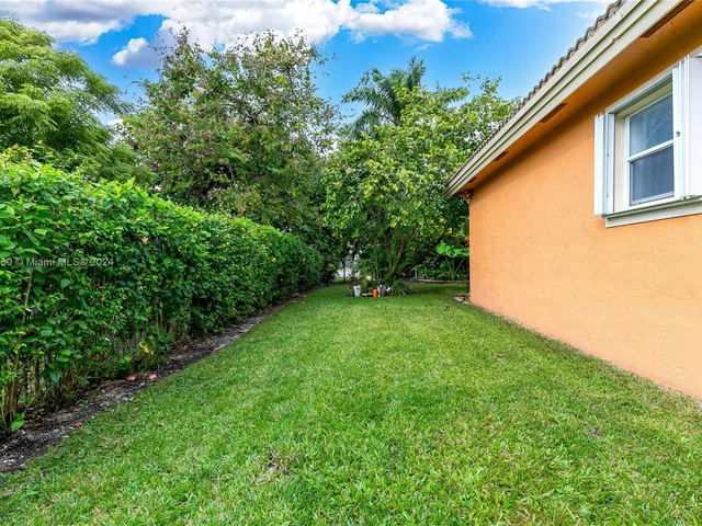 15036 SW 39th St, Davie FL 33331