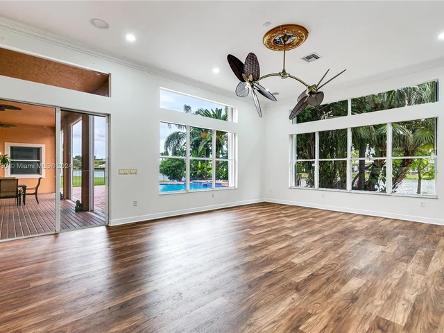 15036 SW 39th St, Davie FL 33331