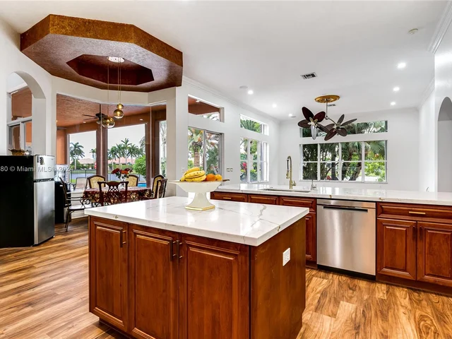 15036 SW 39th St, Davie FL 33331