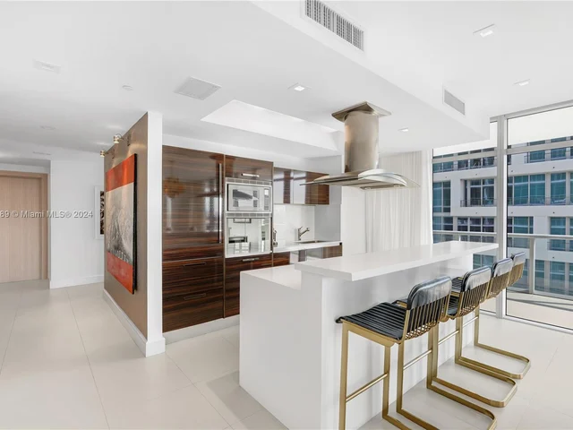 3737 Collins Ave # 703, Miami Beach FL 33140