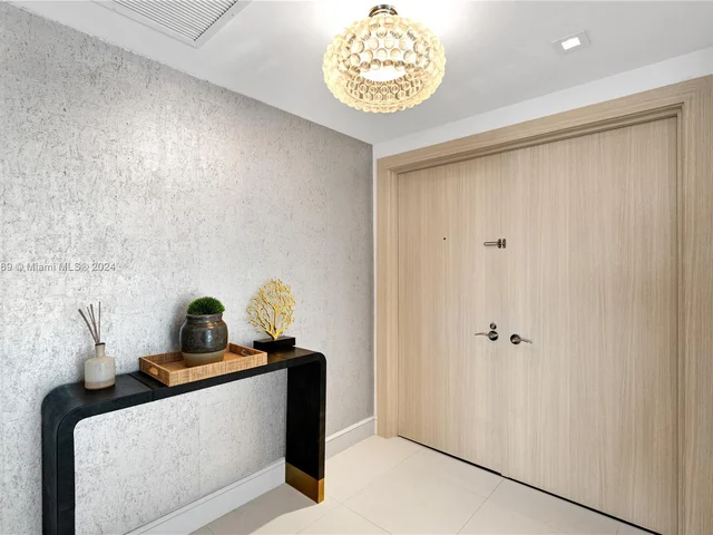 3737 Collins Ave # 703, Miami Beach FL 33140