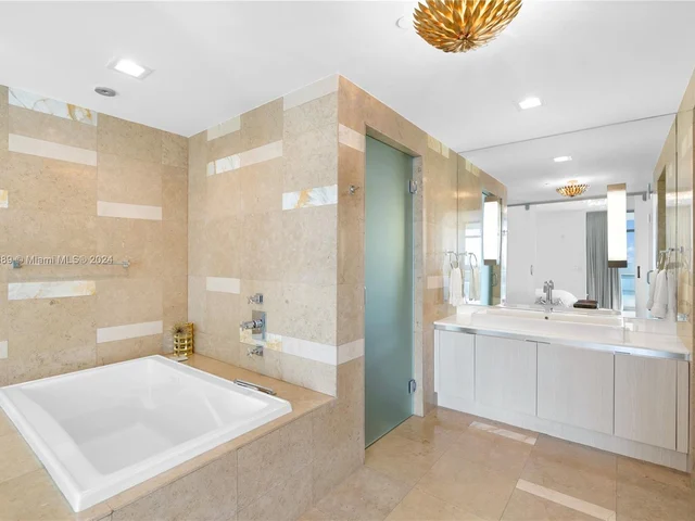 3737 Collins Ave # 703, Miami Beach FL 33140