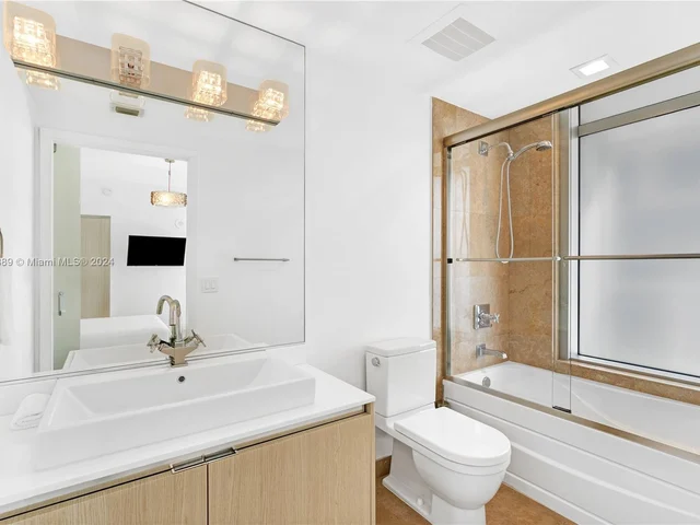 3737 Collins Ave # 703, Miami Beach FL 33140