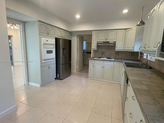 709 NE 25th Ave, Pompano Beach FL 33062