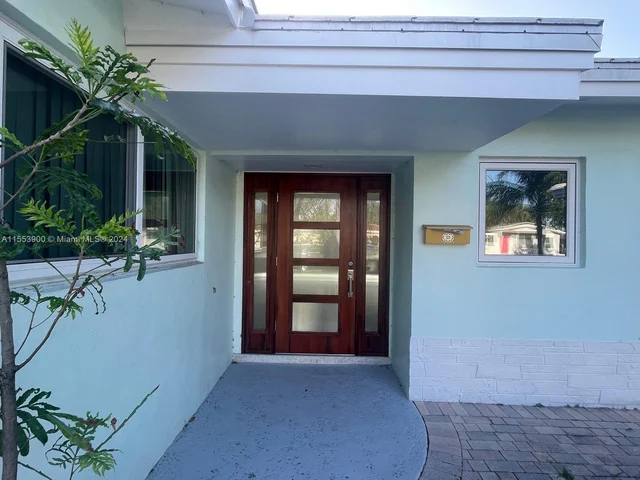 709 NE 25th Ave, Pompano Beach FL 33062