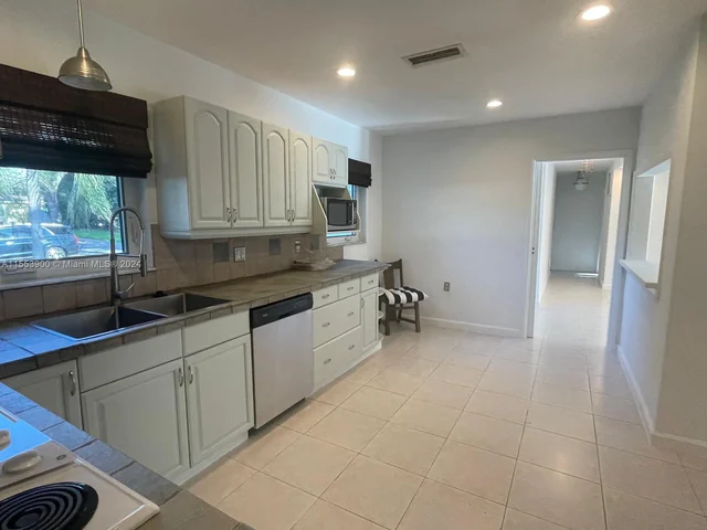 709 NE 25th Ave, Pompano Beach FL 33062