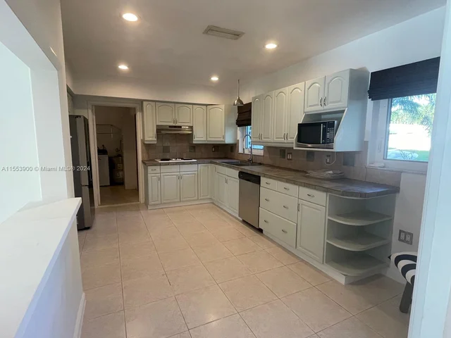 709 NE 25th Ave, Pompano Beach FL 33062