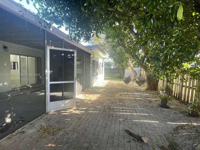 709 NE 25th Ave, Pompano Beach FL 33062