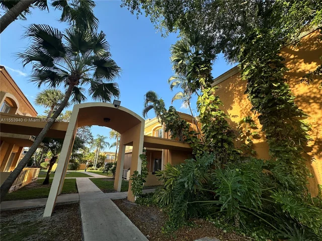 17911 NW 68th Ave # M206, Hialeah FL 33015