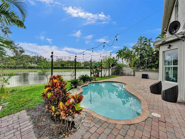 9342 Madewood Ct, West Palm Beach FL 33411