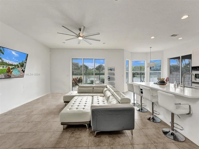 9342 Madewood Ct, West Palm Beach FL 33411