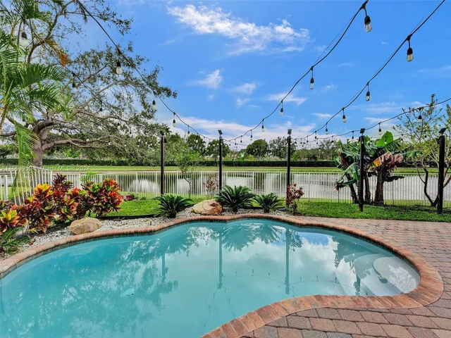 9342 Madewood Ct, West Palm Beach FL 33411