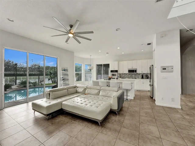 9342 Madewood Ct, West Palm Beach FL 33411