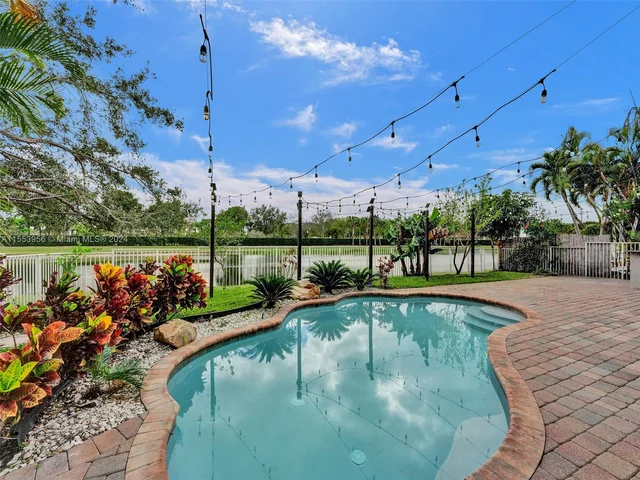 9342 Madewood Ct, West Palm Beach FL 33411