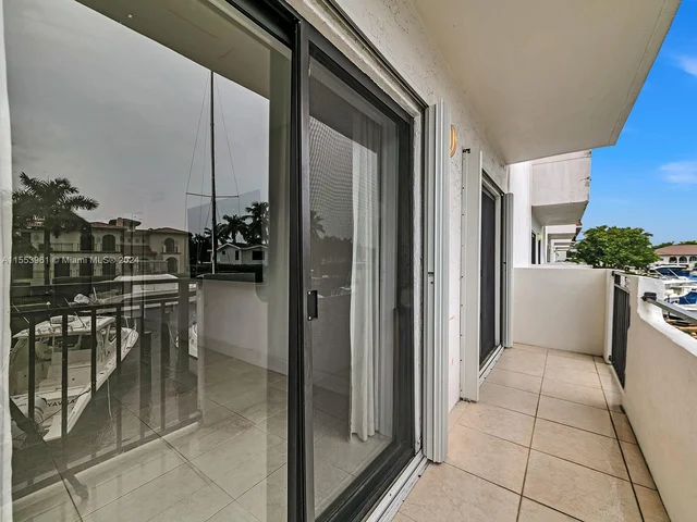 6901 Edgewater Dr # 215, Coral Gables FL 33133