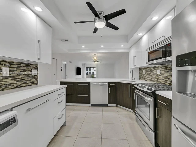 6901 Edgewater Dr # 215, Coral Gables FL 33133