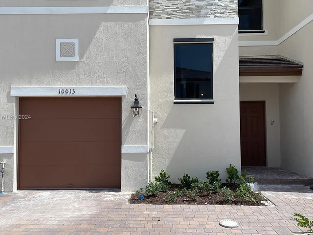 10013 SW 231 LN, Miami FL 33190