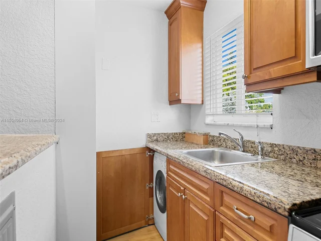 2020 NE 56th St # 101, Fort Lauderdale FL 33308