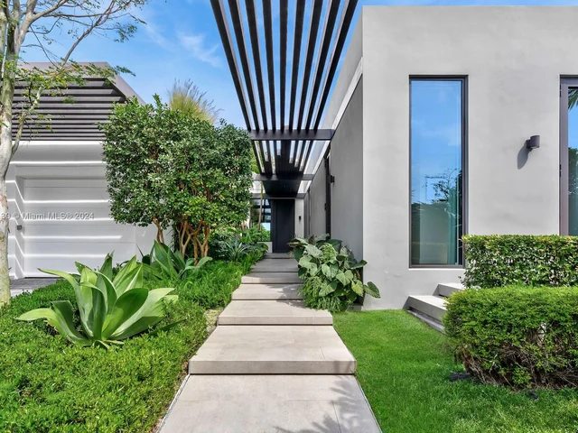 8055 Noremac Ave, Miami Beach FL 33141