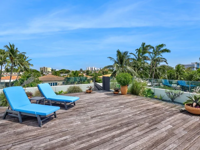 8055 Noremac Ave, Miami Beach FL 33141