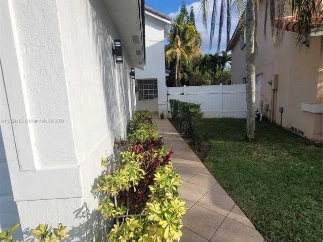 651 SW 176th Ave, Pembroke Pines FL 33029