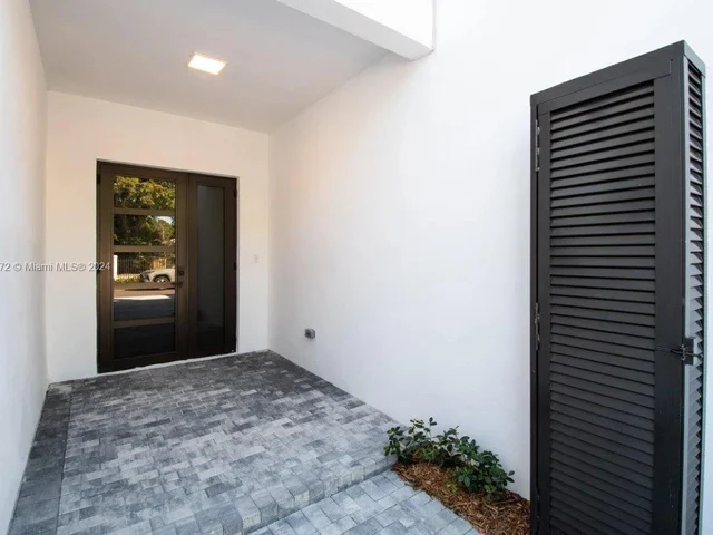 6844 SW 80th St # 6844, Miami FL 33143