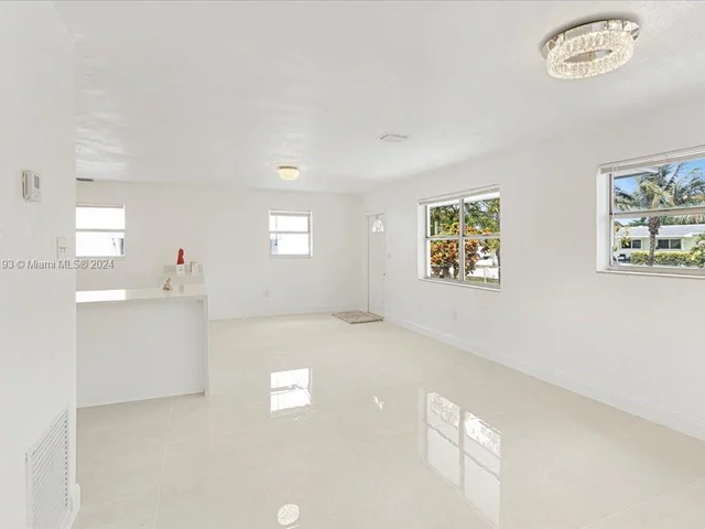 940 N 70th Way, Hollywood FL 33024