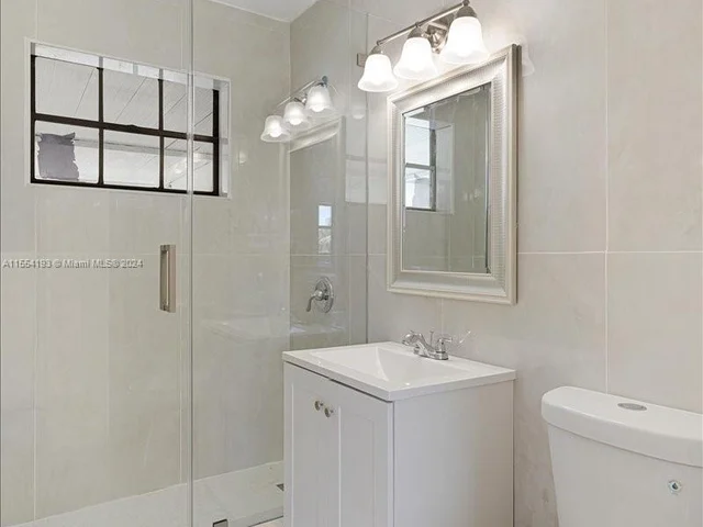 940 N 70th Way, Hollywood FL 33024