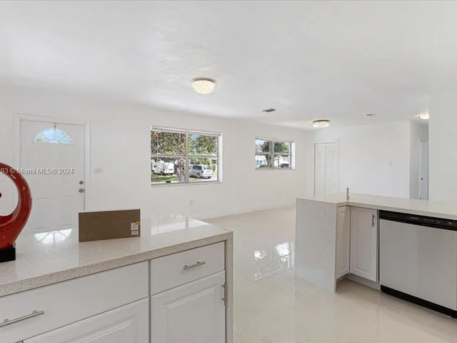 940 N 70th Way, Hollywood FL 33024