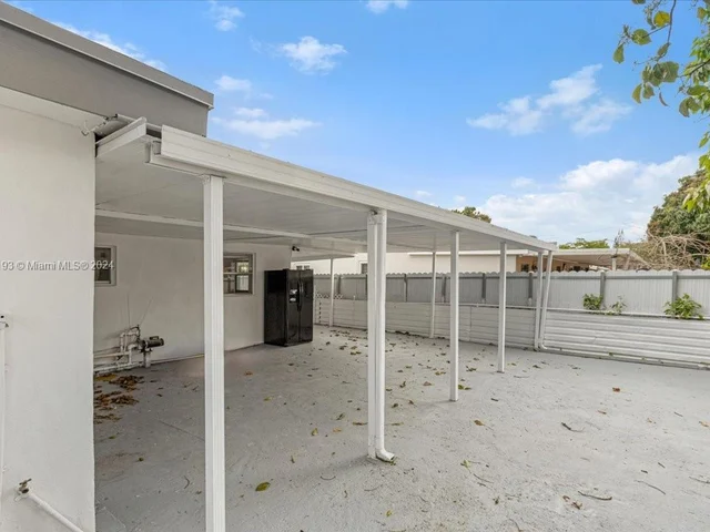 940 N 70th Way, Hollywood FL 33024