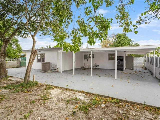 940 N 70th Way, Hollywood FL 33024