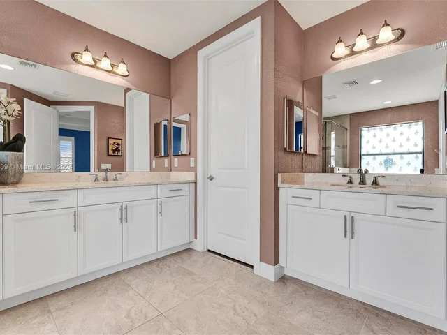 11150 NW 82nd Pl, Parkland FL 33076