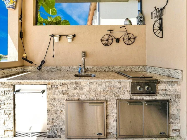 11150 NW 82nd Pl, Parkland FL 33076