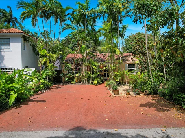 4137 Malaga Ave, Miami FL 33133