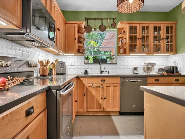 4137 Malaga Ave, Miami FL 33133