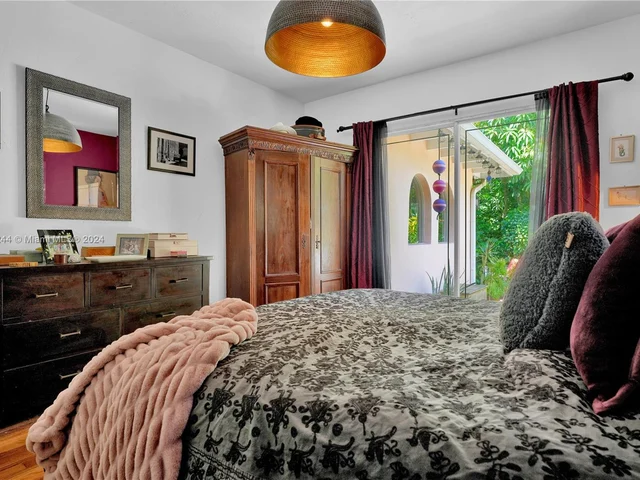 4137 Malaga Ave, Miami FL 33133