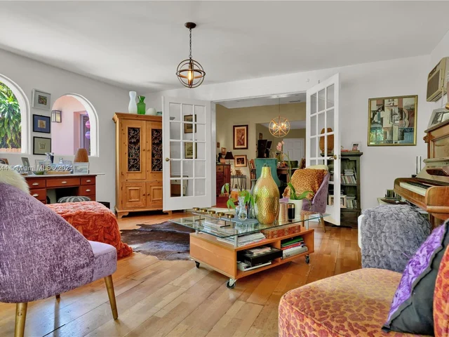 4137 Malaga Ave, Miami FL 33133