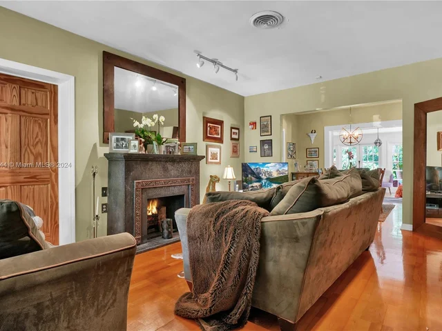 4137 Malaga Ave, Miami FL 33133