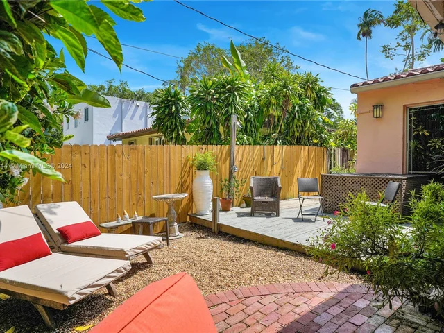 4137 Malaga Ave, Miami FL 33133