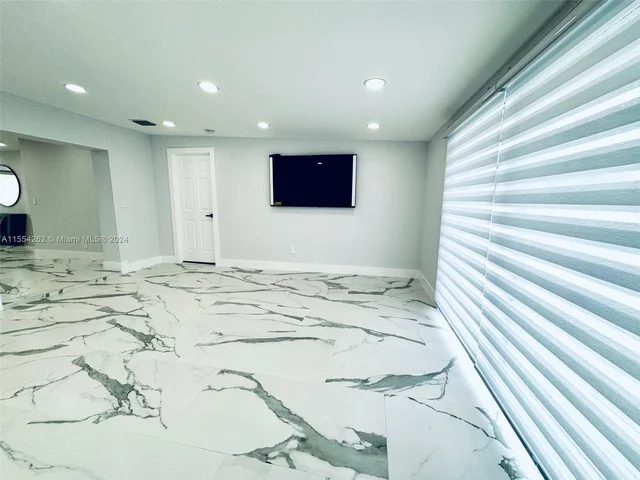 6760 Perry St, Hollywood FL 33024