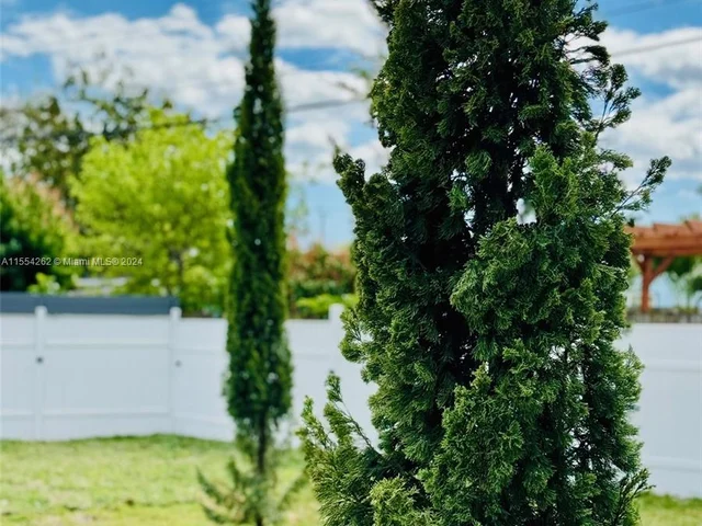 6760 Perry St, Hollywood FL 33024