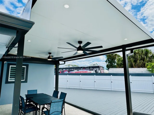 6760 Perry St, Hollywood FL 33024