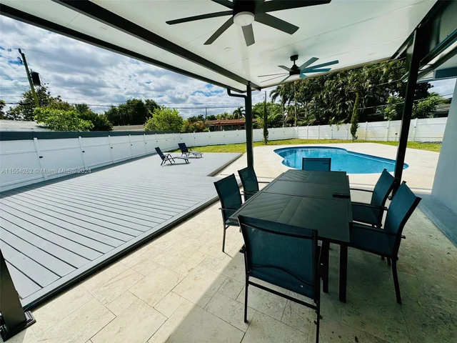 6760 Perry St, Hollywood FL 33024