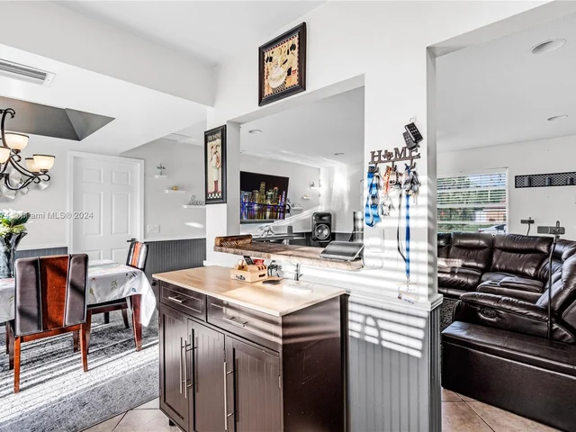 777 Scott Dr, West Palm Beach FL 33415