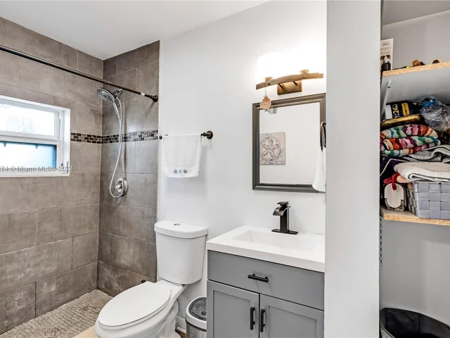 777 Scott Dr, West Palm Beach FL 33415