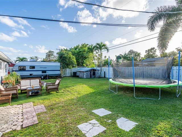 777 Scott Dr, West Palm Beach FL 33415