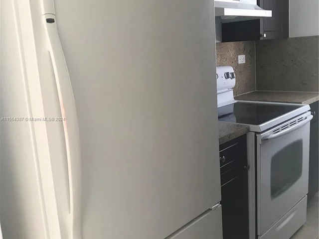 7095 NW 179th St # 112, Hialeah FL 33015