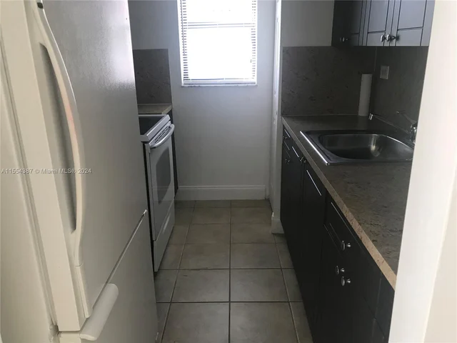 7095 NW 179th St # 112, Hialeah FL 33015